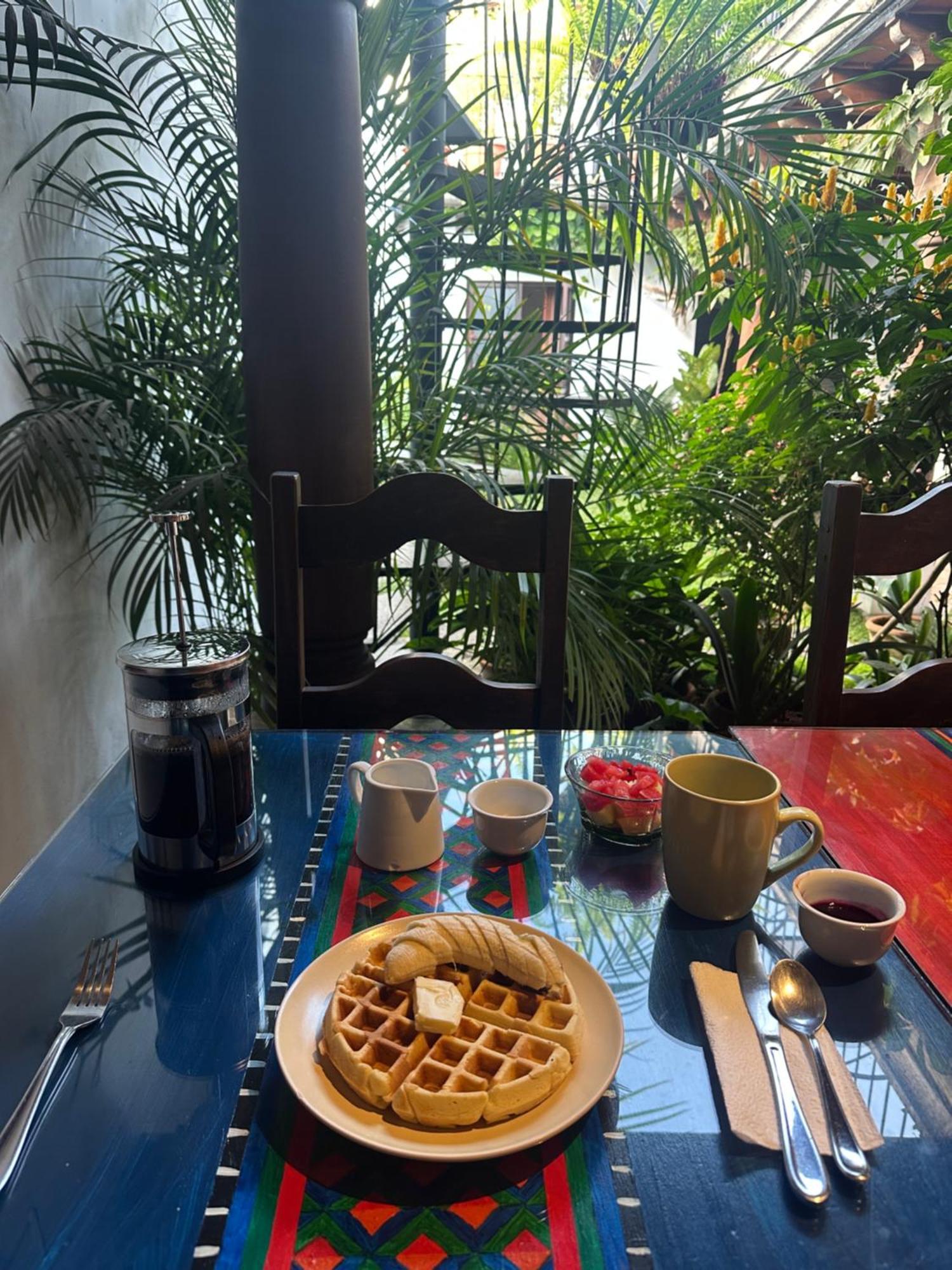Bed and Breakfast Casa Elena Антигуа-Гватемала Экстерьер фото