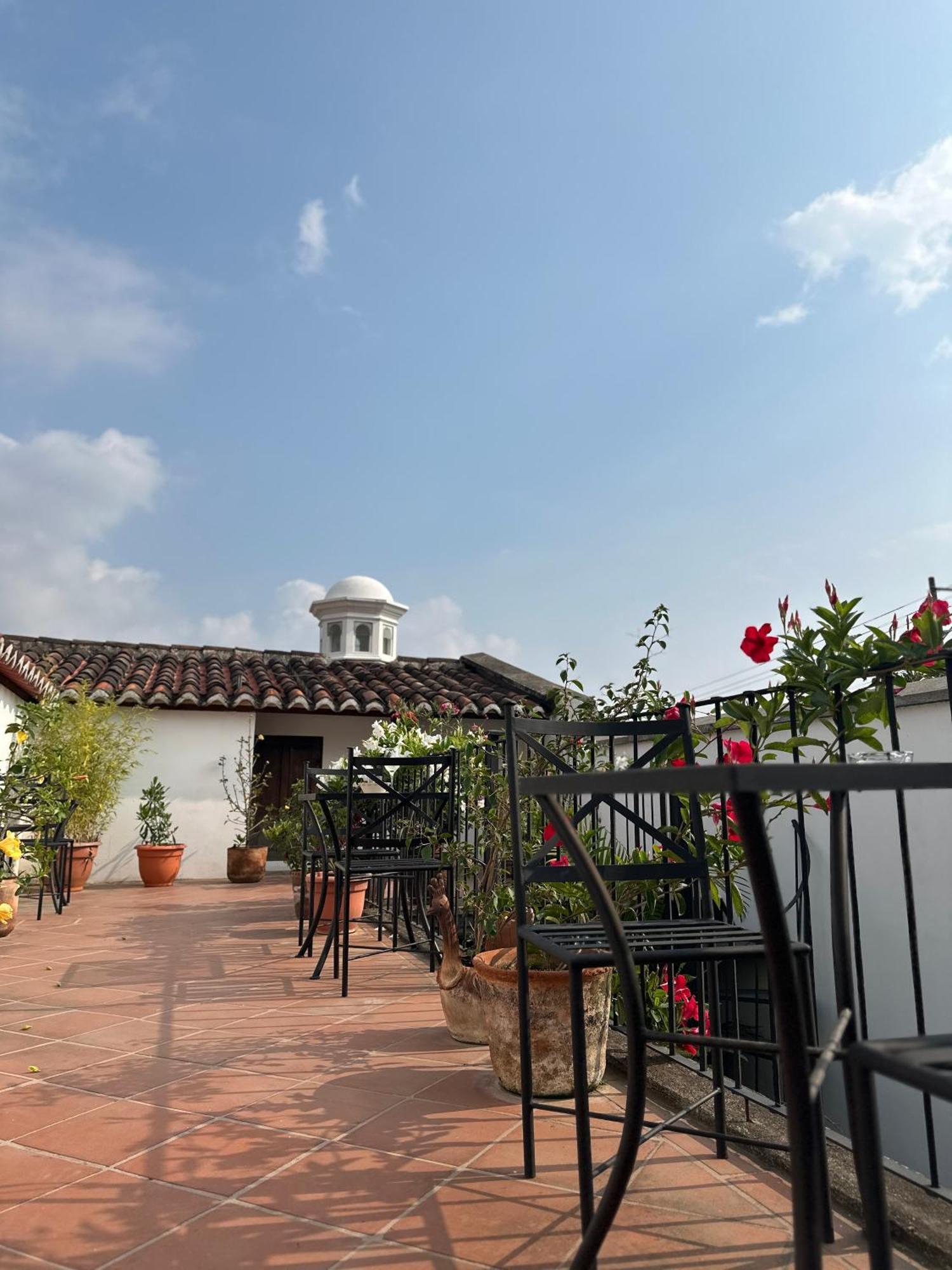 Bed and Breakfast Casa Elena Антигуа-Гватемала Экстерьер фото